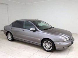 Jaguar X-Type saloon