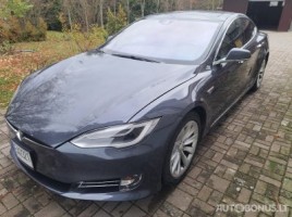 Tesla Model S hatchback