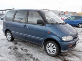 Nissan Serena минивэн