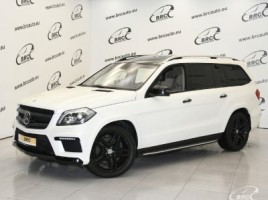 Mercedes-Benz GL550 cross-country