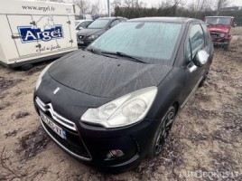 Citroen DS3 hatchback