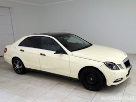 Mercedes-Benz E200 седан