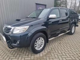 Toyota Hilux cross-country