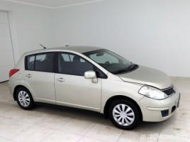 Nissan Tiida hatchback