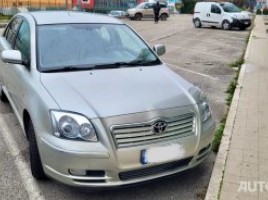 Toyota Avensis sedanas