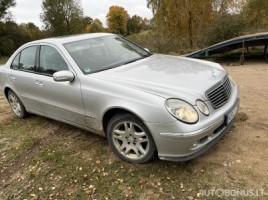 Mercedes-Benz E220 saloon