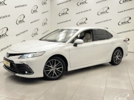 Toyota Camry седан