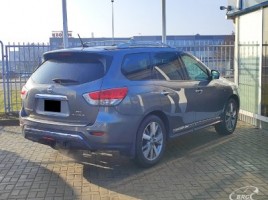 Nissan Pathfinder | 1