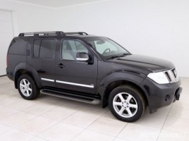 Nissan Pathfinder cross-country