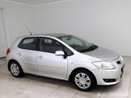 Toyota Auris хэтчбек