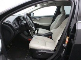 Volvo V40, 1.6 l., hatchback | 3