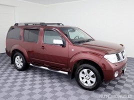 Nissan Pathfinder cross-country
