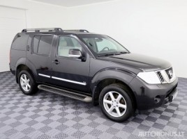 Nissan Pathfinder cross-country
