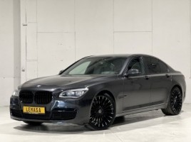 BMW 750 седан