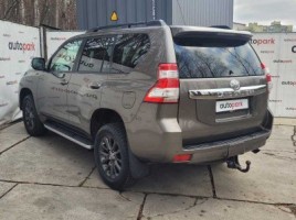 Toyota Land Cruiser | 4