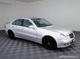 Mercedes-Benz E320 седан