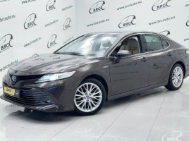 Toyota Camry седан