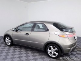 Honda Civic, 1.8 l., hatchback | 3