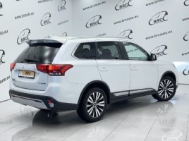 Mitsubishi Outlander | 1