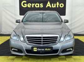 Mercedes-Benz E220, sedanas | 1