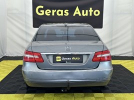 Mercedes-Benz E220, sedanas | 4