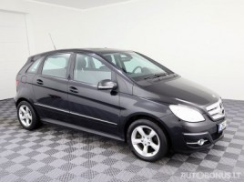 Mercedes-Benz B180