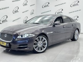 Jaguar XJ sedanas