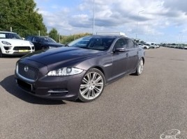 Jaguar XJ sedanas