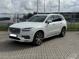 Volvo XC90 cross-country