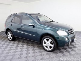 Mercedes-Benz ML320 внедорожник