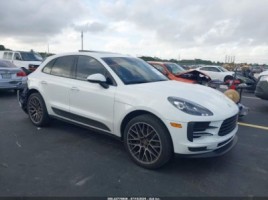 Porsche Macan cross-country