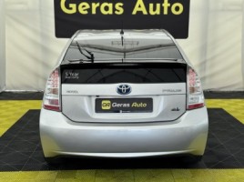 Toyota Prius | 4