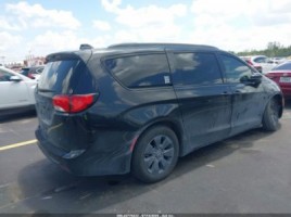Chrysler Pacifica | 3