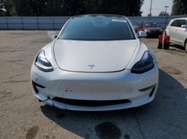 Tesla Model 3, sedanas | 4