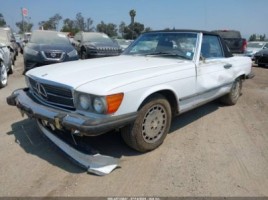 Mercedes-Benz SL560