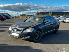 Mercedes-Benz S320 saloon