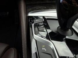 BMW M550 sedanas