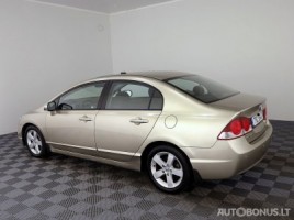Honda Civic, 1.8 l., saloon | 3