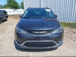 Chrysler Pacifica | 4