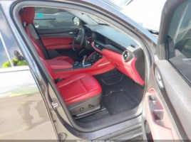 Alfa Romeo Stelvio | 3