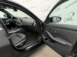 BMW 330, 2.0 l., saloon | 3