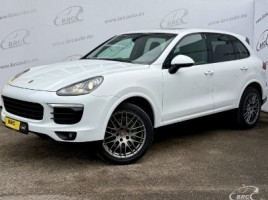 Porsche Cayenne cross-country