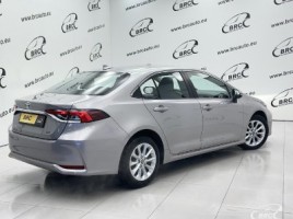 Toyota Corolla saloon