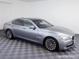 BMW 750 седан