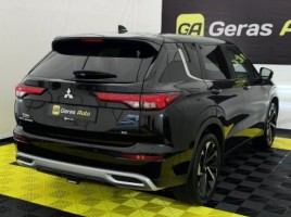 Mitsubishi Outlander | 3