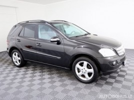 Mercedes-Benz ML320 внедорожник