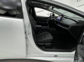 Toyota Prius, 2.0 l., hatchback | 3