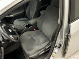 Toyota Prius, 1.8 l., hatchback | 3