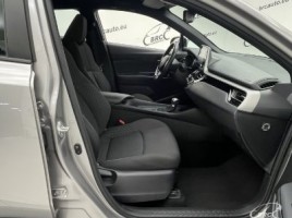 Toyota C-HR, 1.8 l., Внедорожник | 3