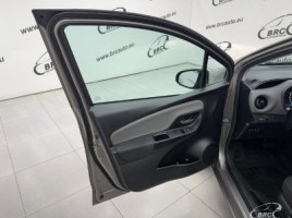Toyota Yaris, 1.5 l., Хэтчбек | 4